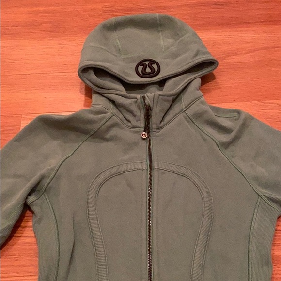 Size 4 Lululemon scuba hoodie - Picture 2 of 4